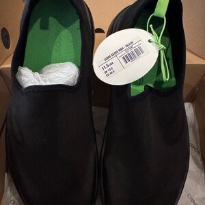 NWT OOFOS Black OOMG ERZEE Athletic Shoes